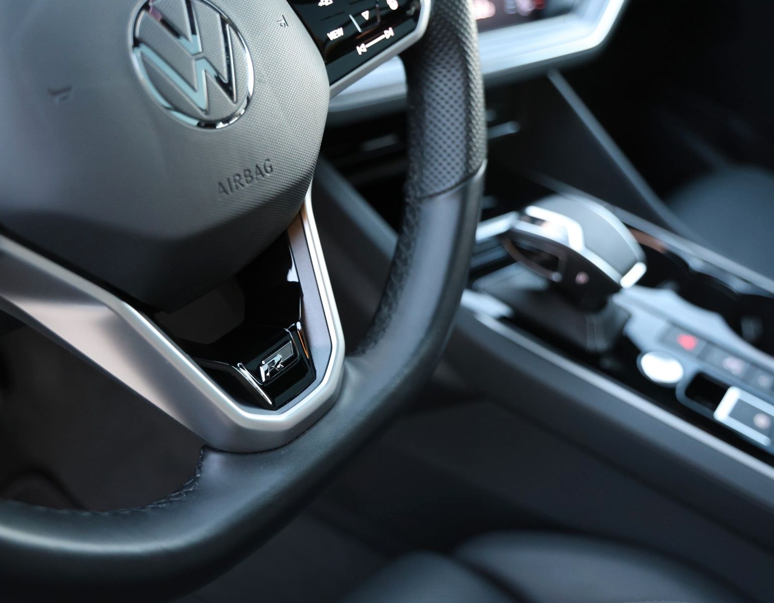 Volkswagen Touareg R-Line V8 TDI 4Mo. AHK Pano 360° Massage