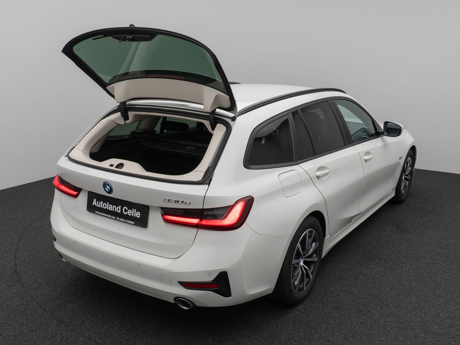 BMW 330e - Samsaru's Car Outlet