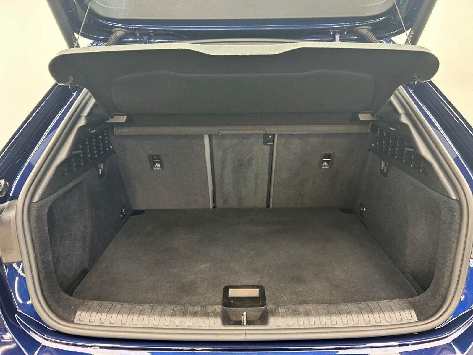 Audi A3 Sportback 40 TFSIe S tro - Samsaru's Car Outlet