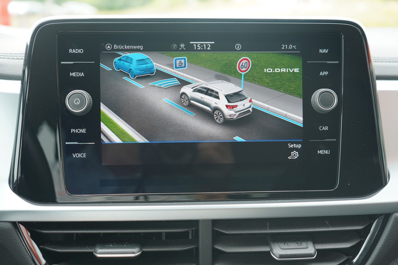 Volkswagen T-Roc 1.0 TSI Life - Samsaru's Car Outlet