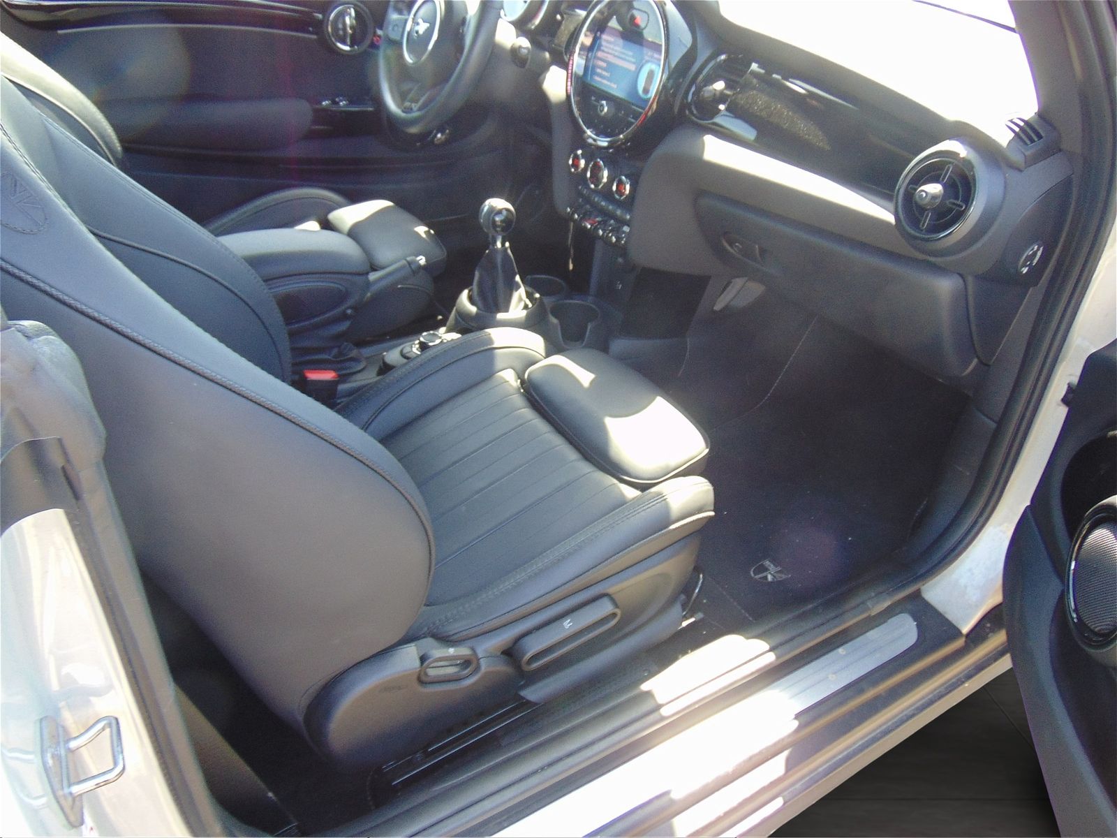 MINI Cooper CABRIO YOUNIQUE - Samsaru's Car Outlet