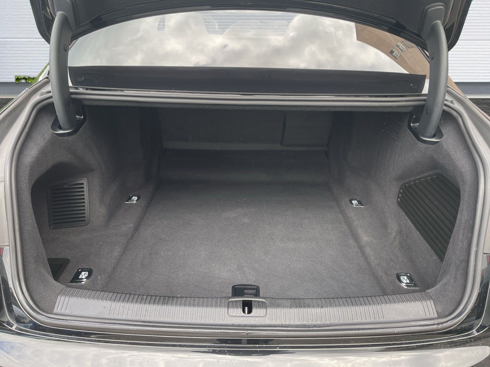 Audi A8 50 TDI quattro - Samsaru's Car Outlet