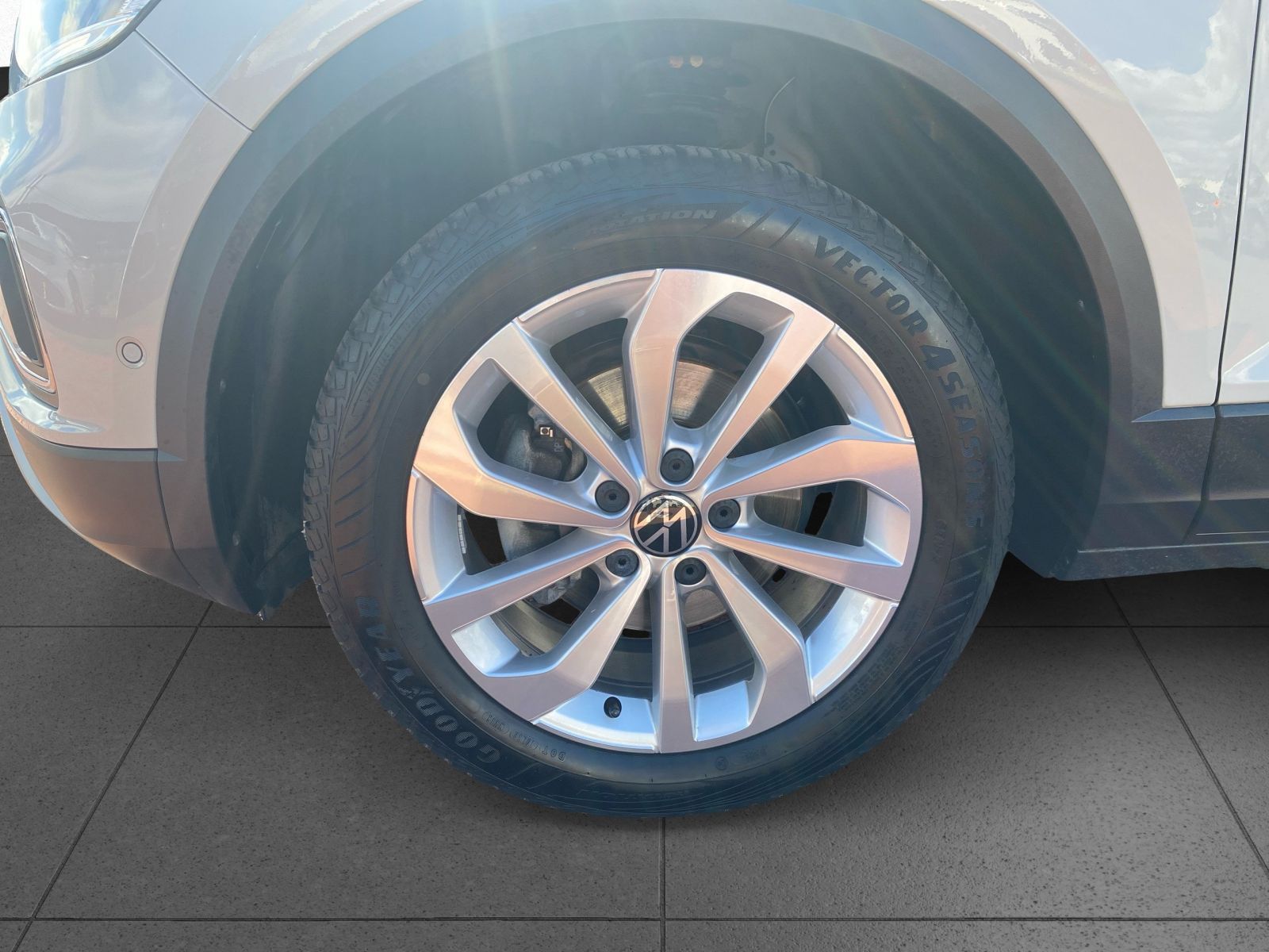 Volkswagen T-Roc 1.5 TSI DSG Life - Samsaru's Car Outlet