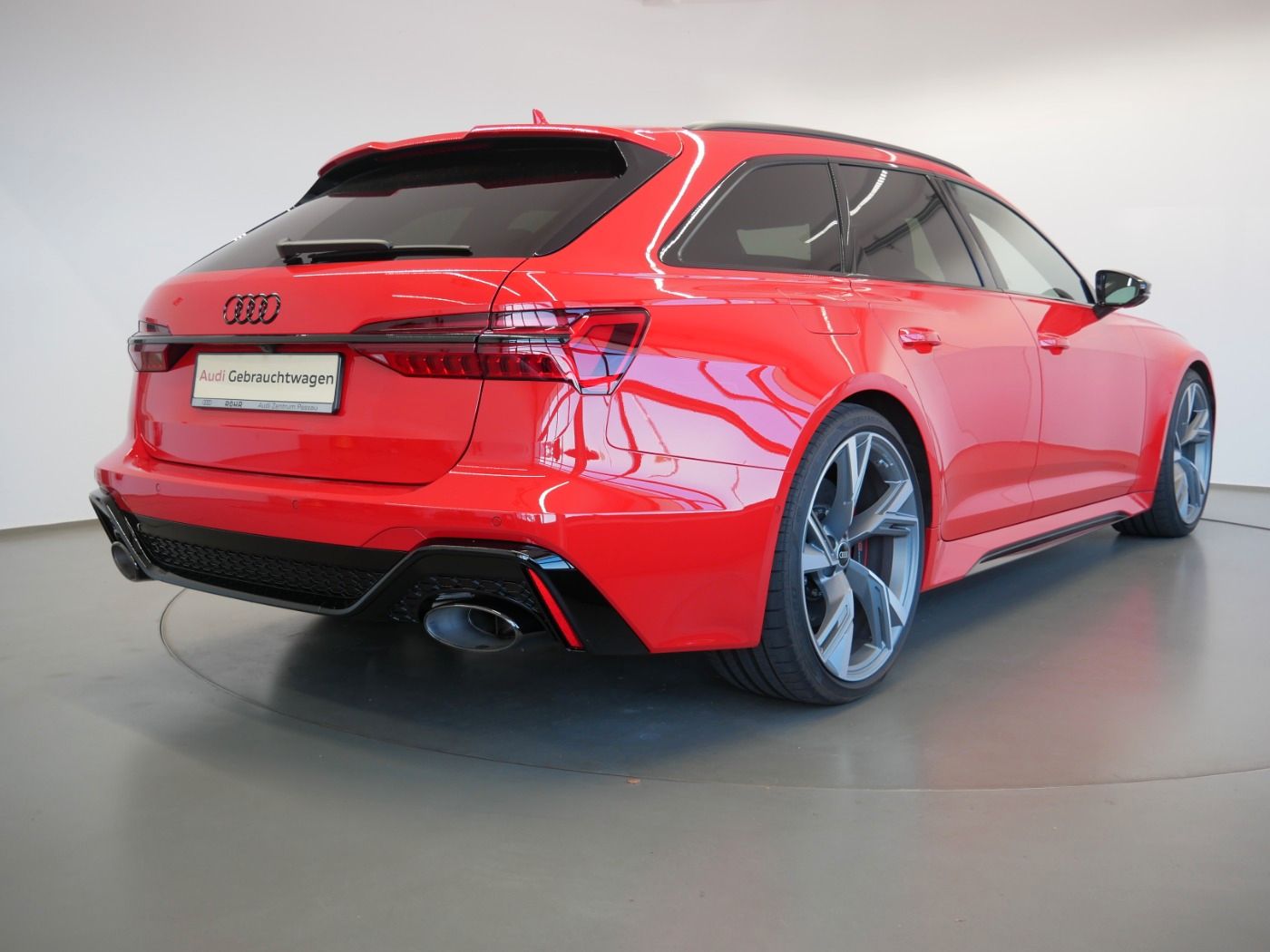 Audi RS 6 Avant tiptr. KERAMIK MATRIX AHK PANO HEAD-U