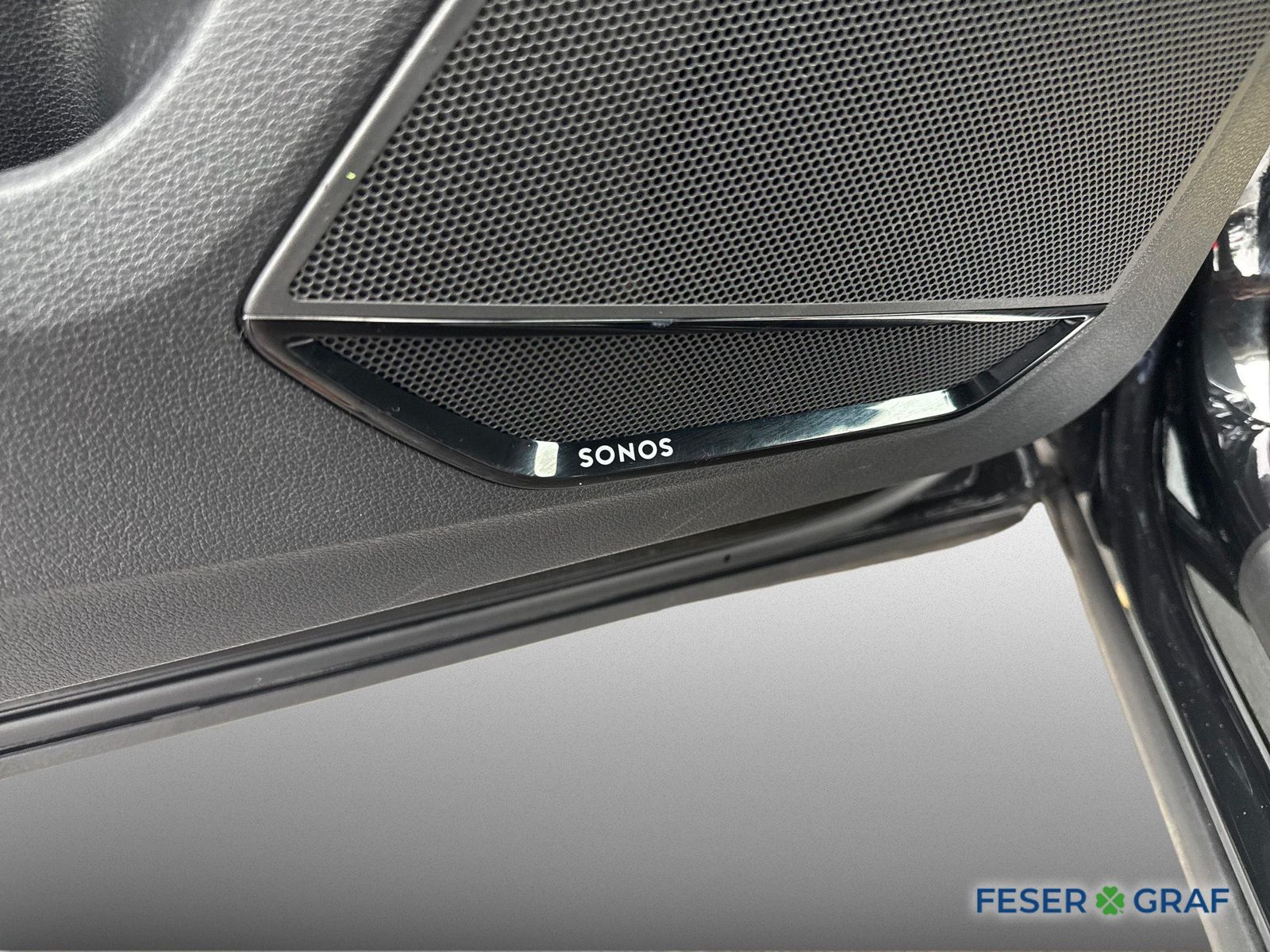 Audi Q3 45 TFSI quattro S line - Samsaru's Car Outlet