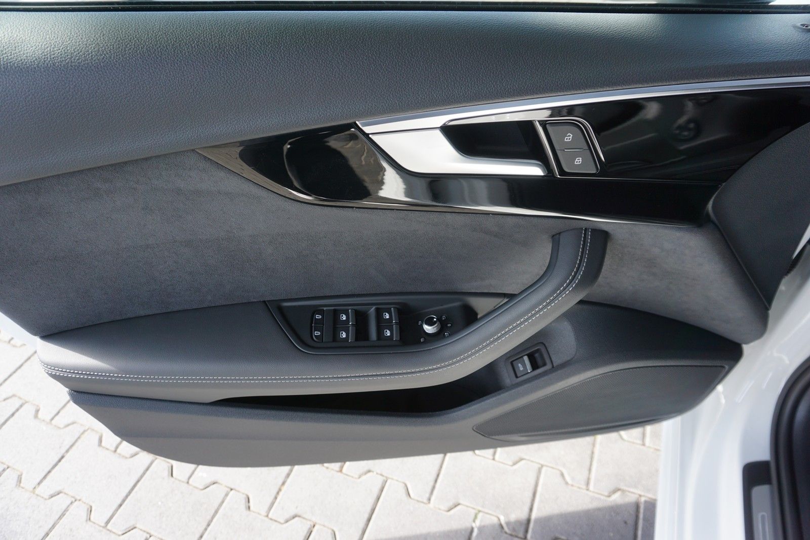 Audi A4 Avant 40 TDi S tronic S line - Samsaru's Car Outlet