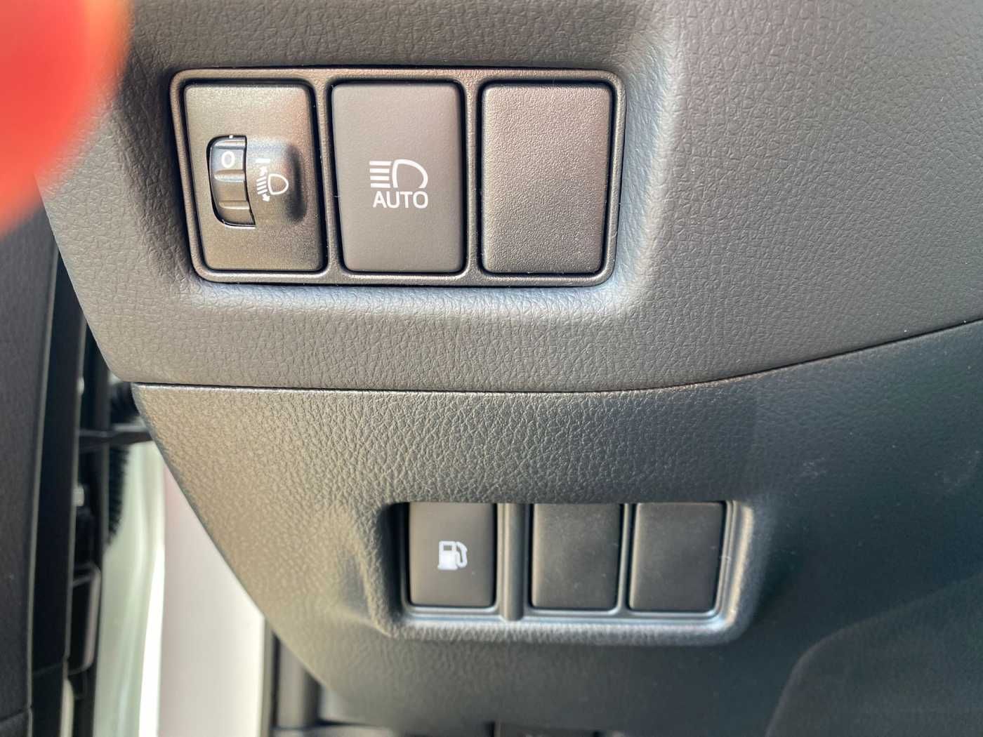 Toyota C-HR 1.8 Hybrid Flow - Samsaru's Car Outlet