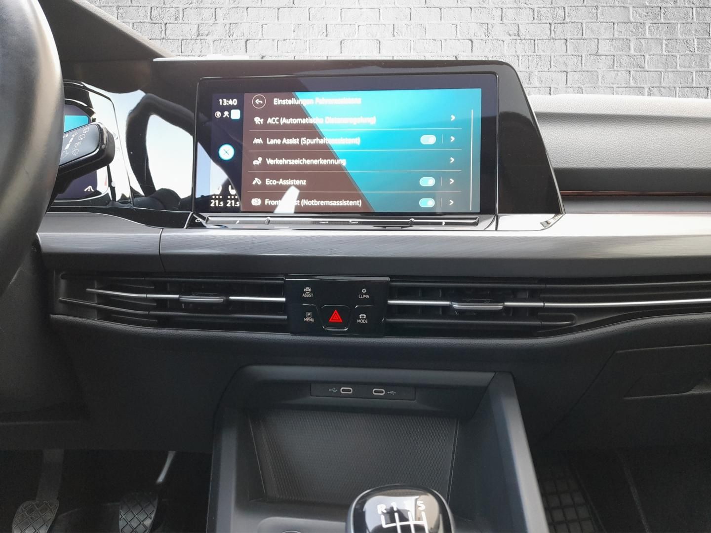 Volkswagen Golf Style VIII 1.5 TSI - Samsaru's Car Outlet
