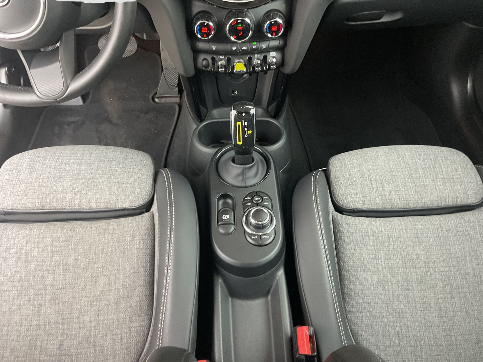 MINI Cooper SE - Samsaru's Car Outlet