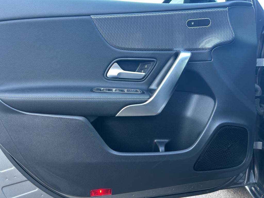 Mercedes-Benz A 180 - Samsaru's Car Outlet