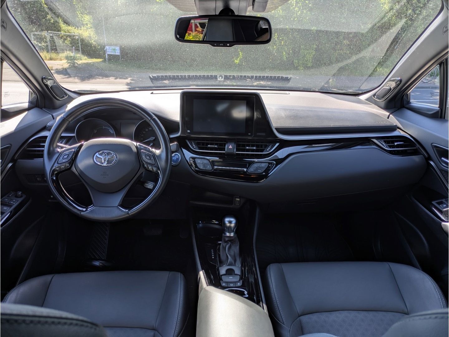 Toyota C-HR Style Selection - Samsaru's Car Outlet
