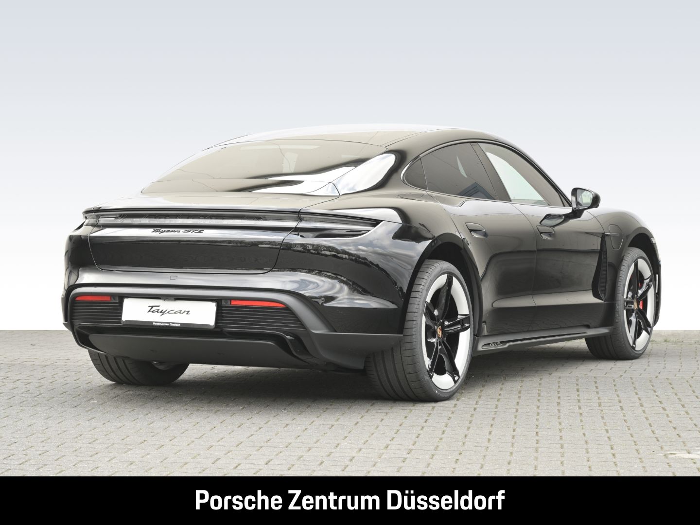 Porsche Taycan GTS Active-Ride InnoDrive HUD Soft-Close