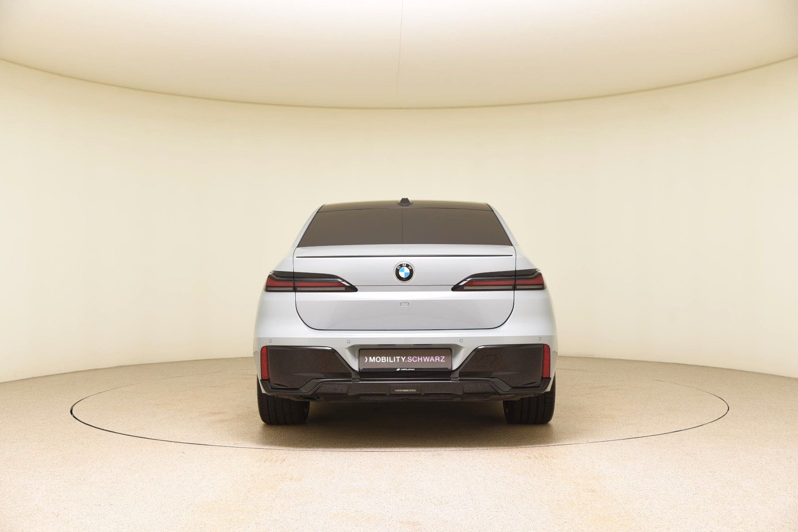 BMW 740d xDrive M Sport Pro ACC LED Pano HUD B&W