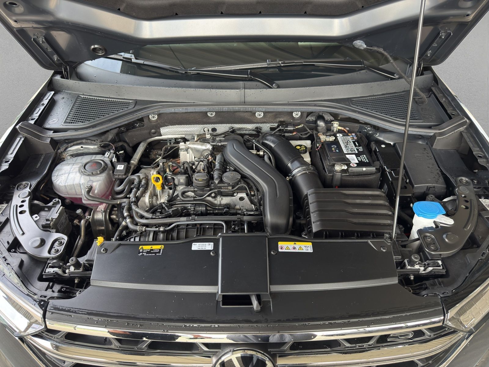 Volkswagen T-Roc R-Line 1.5 l TSI - Samsaru's Car Outlet