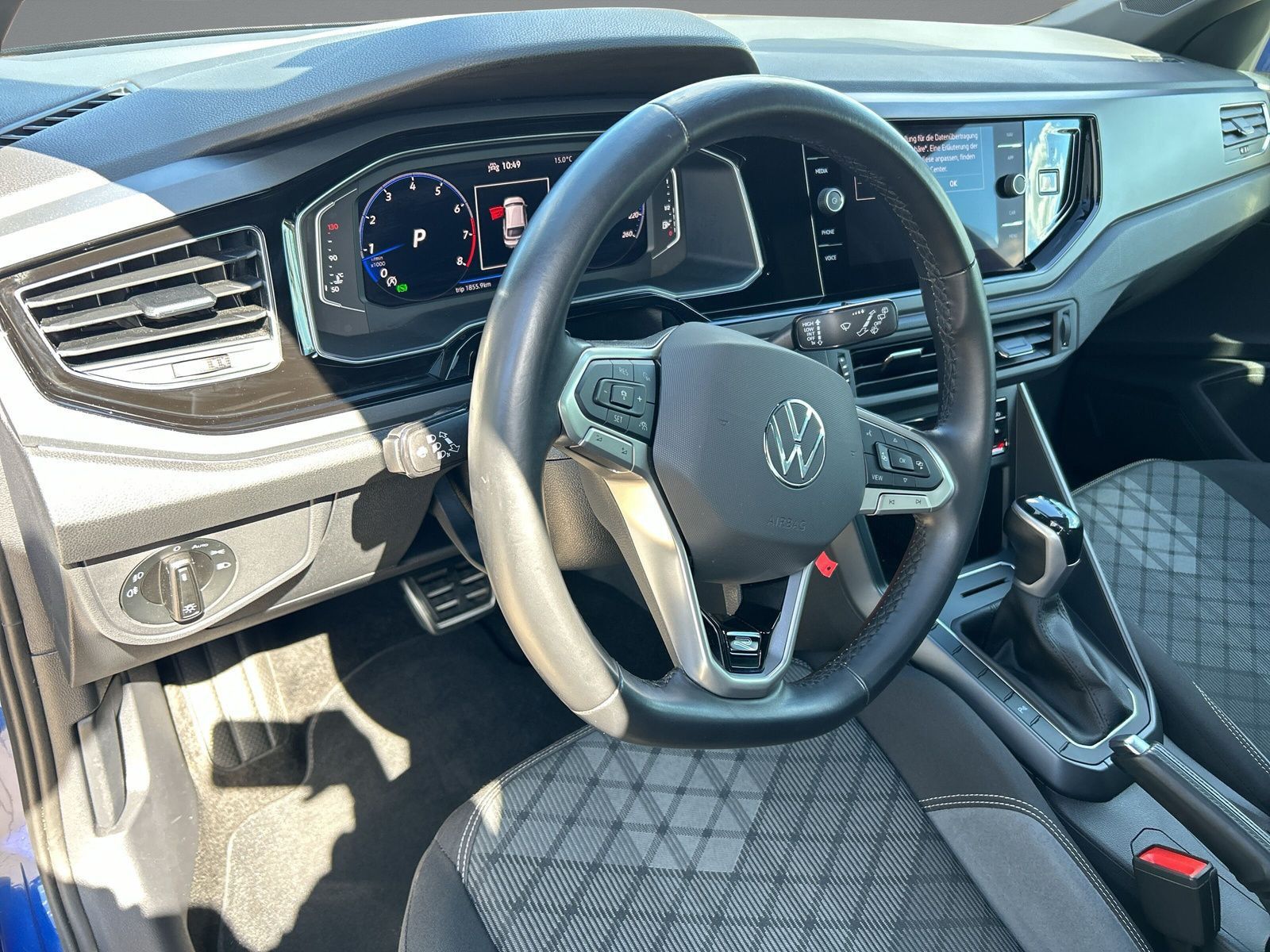 Volkswagen Taigo 1.5 TSI R-LINE - Samsaru's Car Outlet