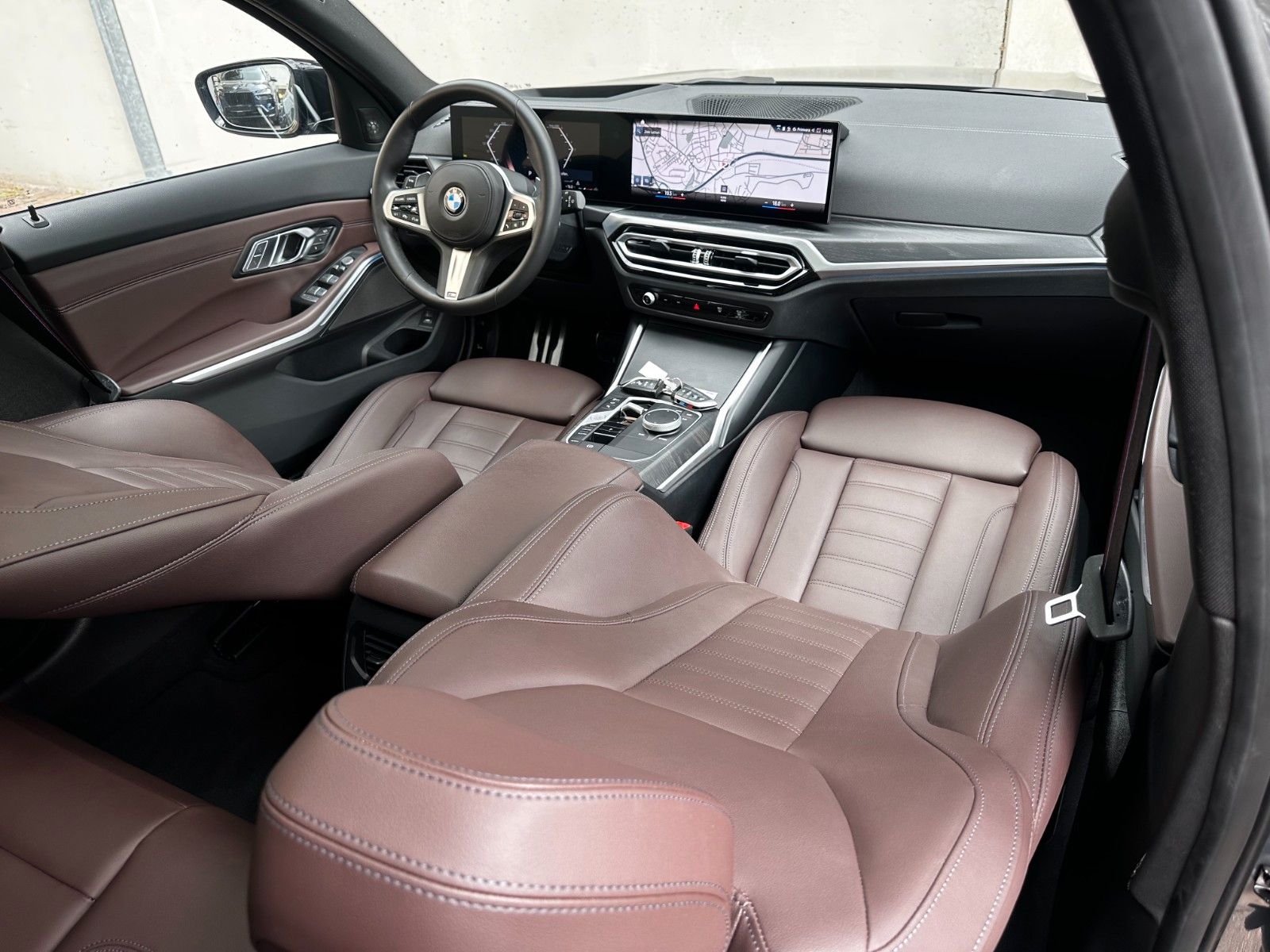 BMW 330d xDrive M Sport PANO*AHK*StandH*H&K*AdapLED