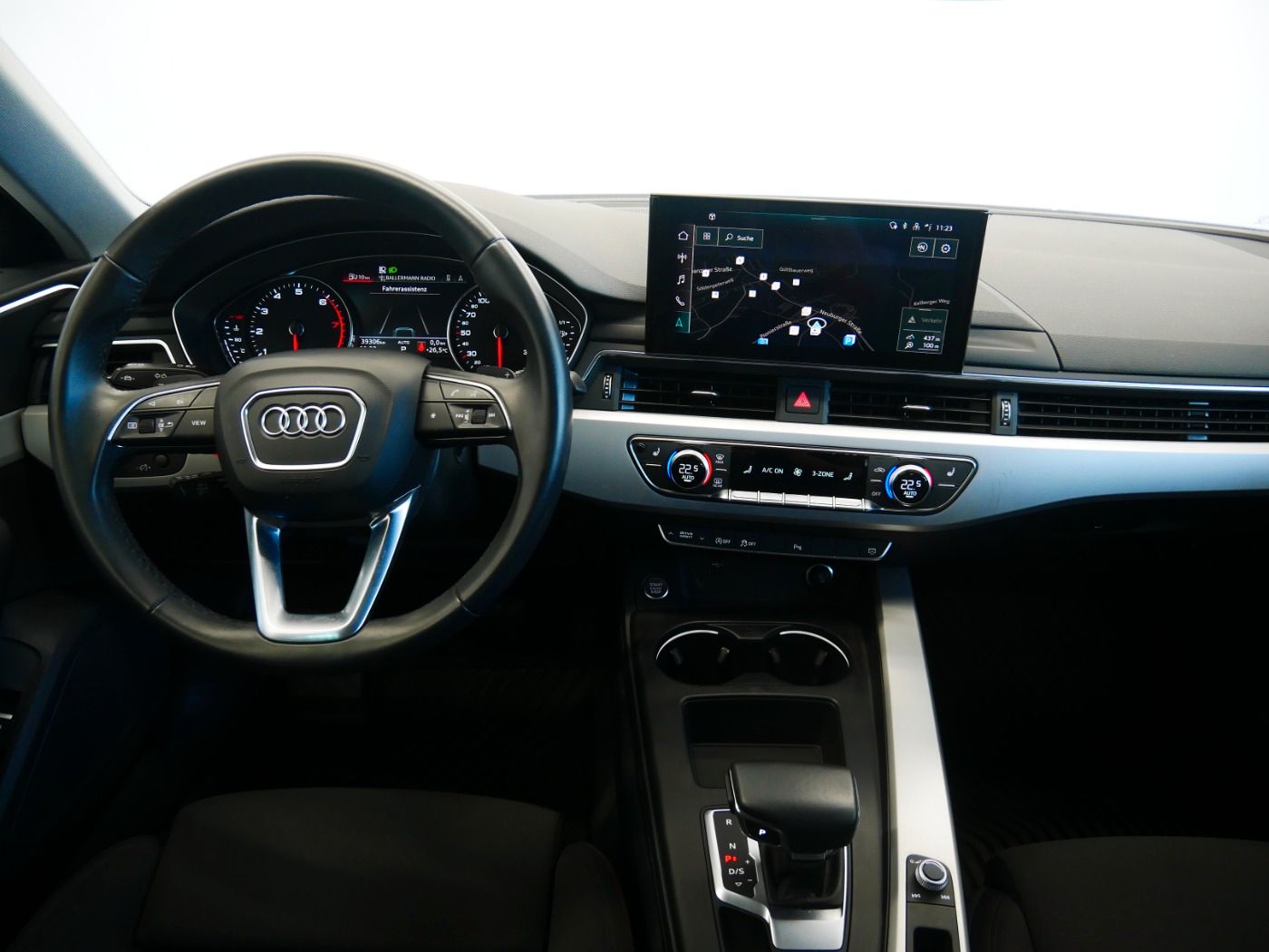 Audi A4 Limousine 35 TFSI advanced - Samsaru's Car Outlet