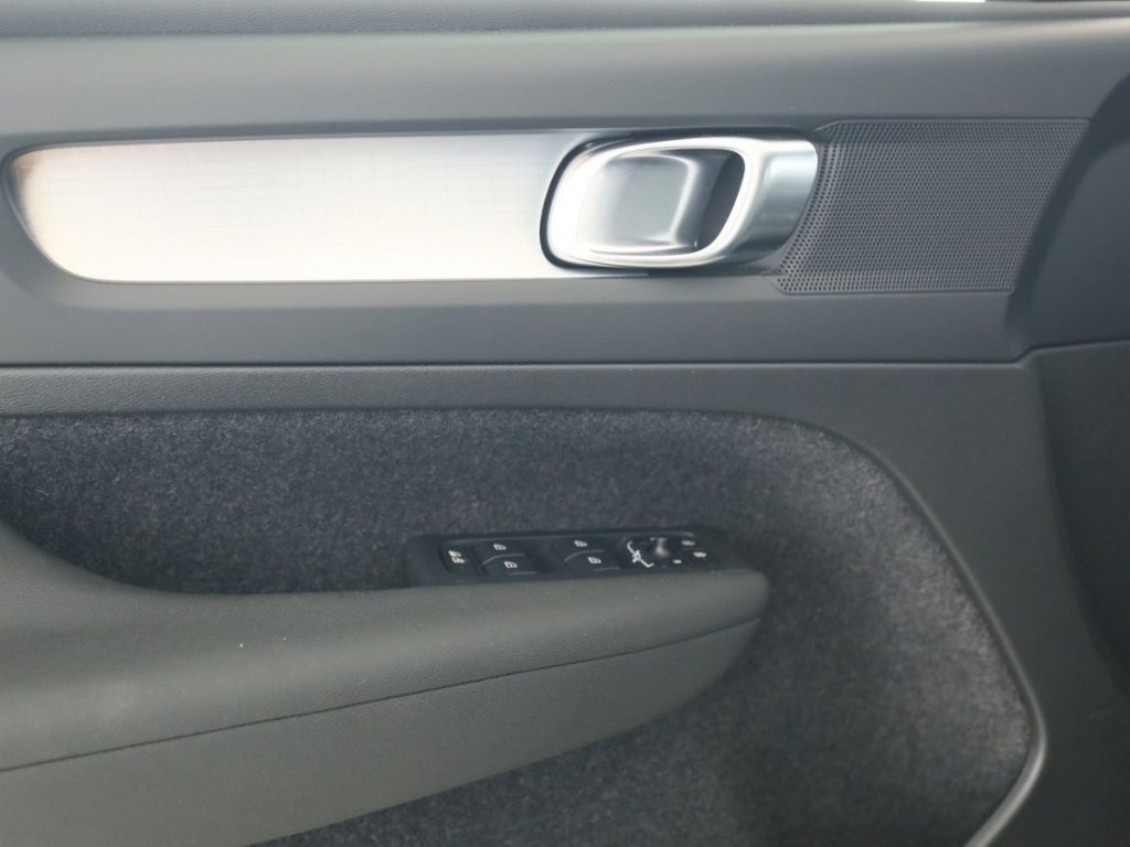 Volvo XC40 T4 Recharge Core Voll-LED AHK Kamera