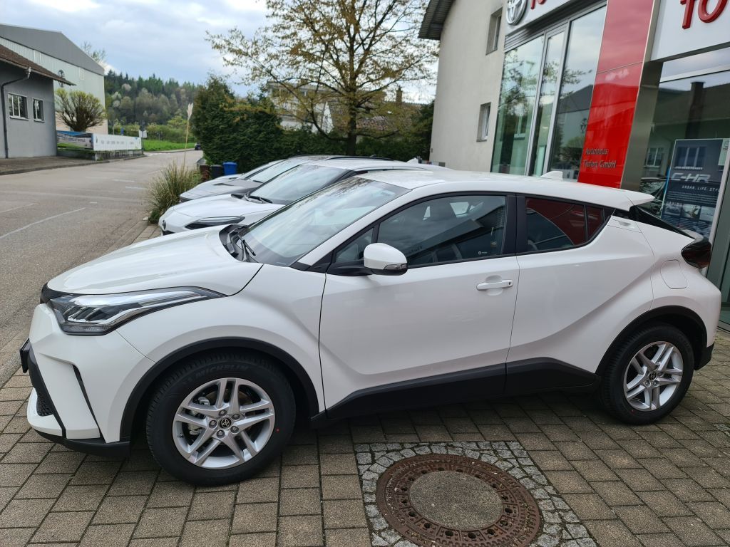 Toyota C-HR Hybrid Flow - Samsaru's Car Outlet