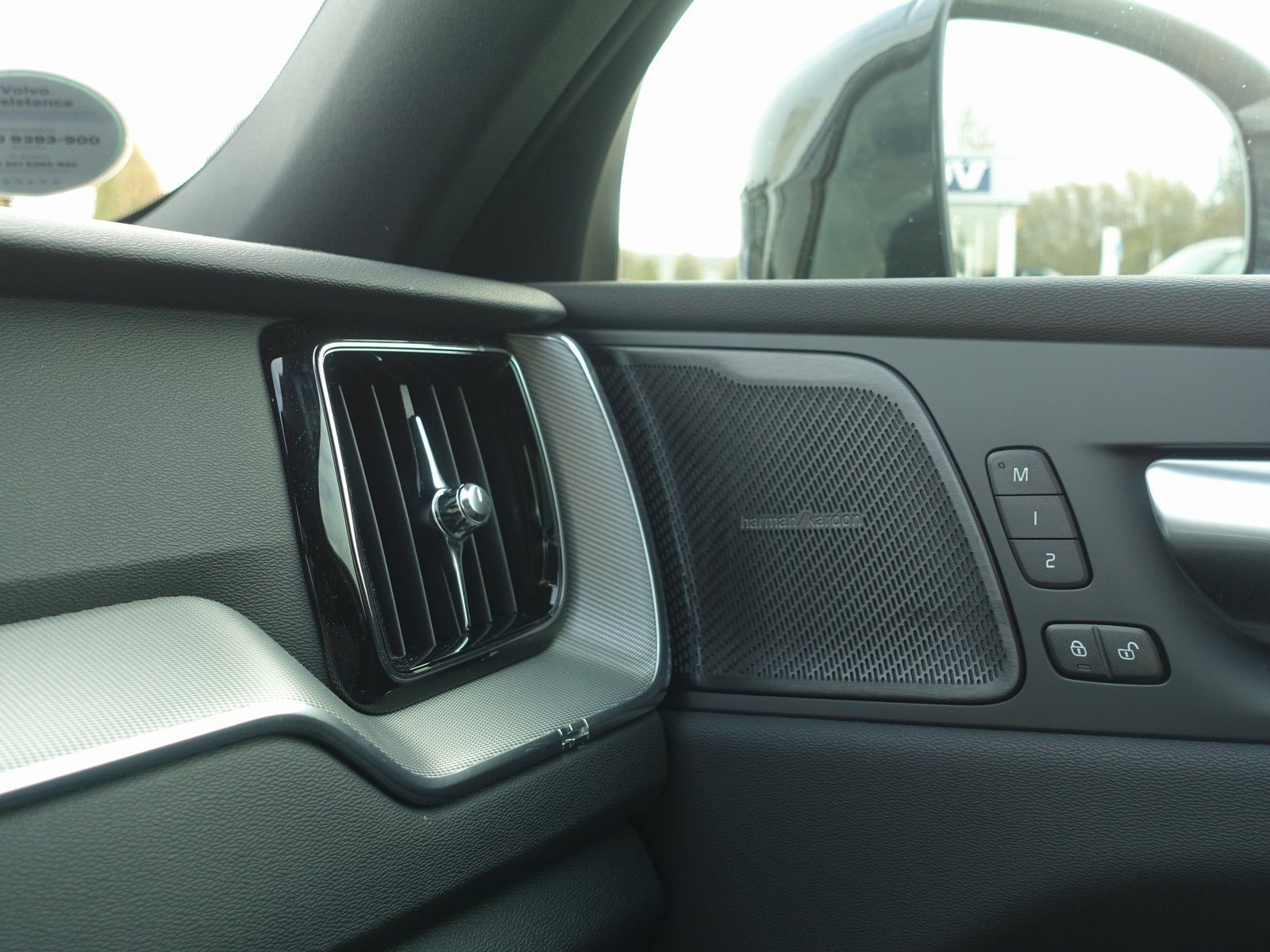 Volvo XC60 T6 Black Edition Plus Dark 360°/AHK/22"