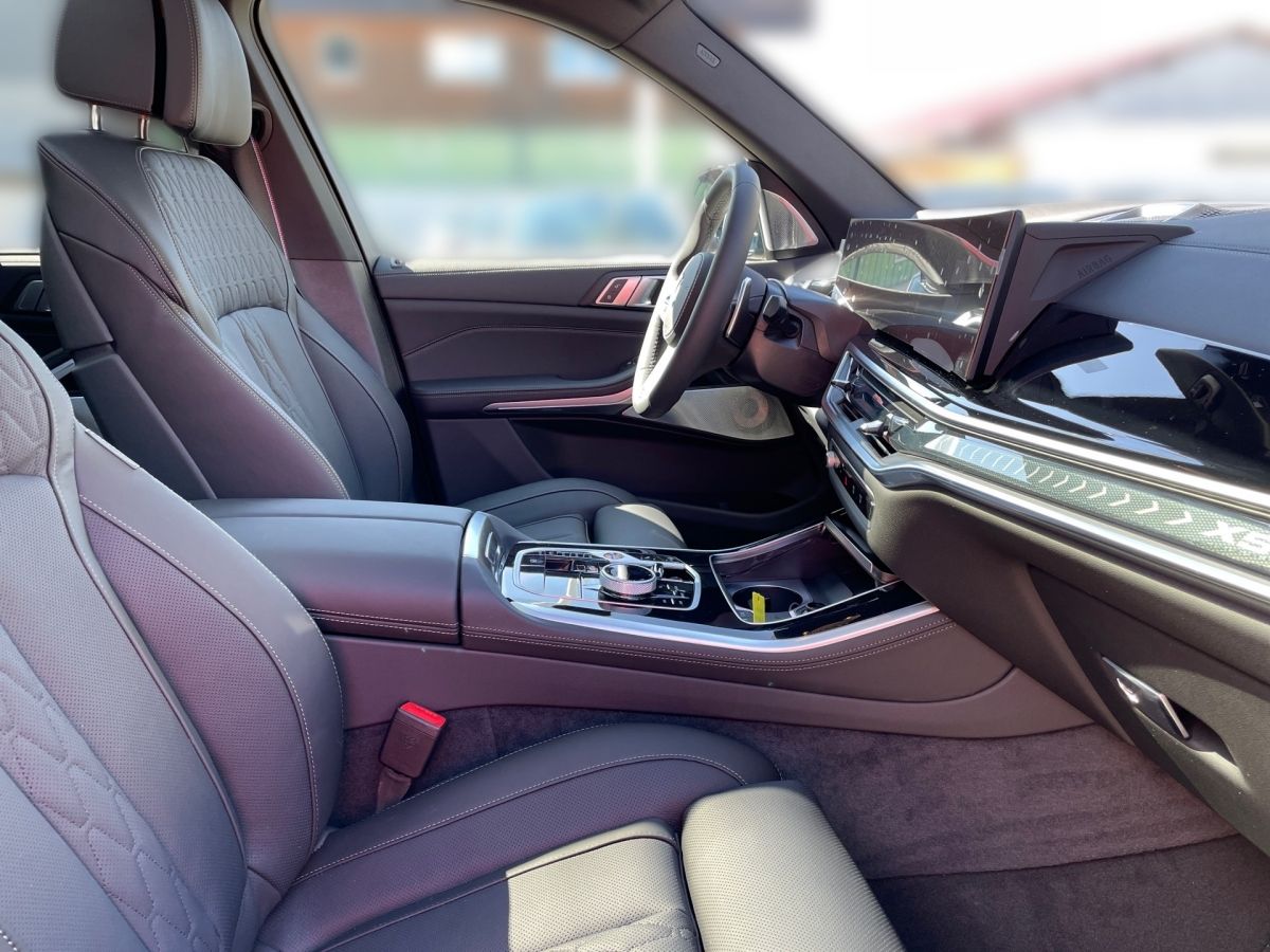BMW X5 xDrive40d M Sport B&W KeyLess Pano STH AHK Ai