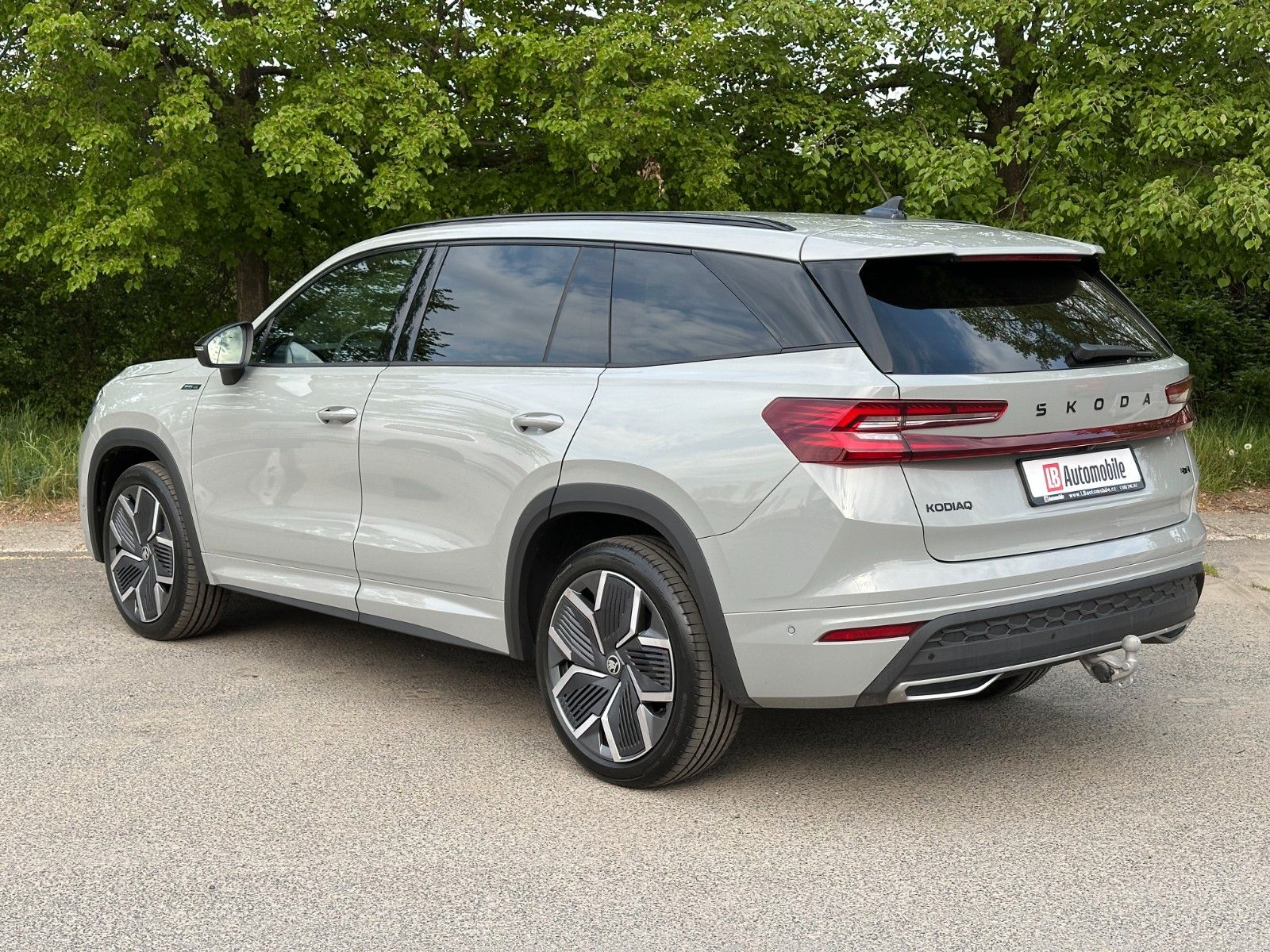 Skoda Sportline 4x4 NAVI STHZ CANTON DCC+ eHK LM20"AHK