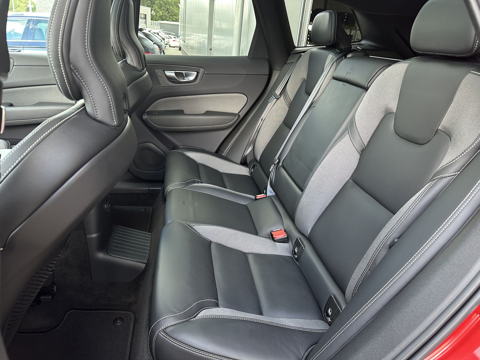 Volvo XC60 T8 AWD Ultimate Dark NAV+LED+360°+PANO+HUD