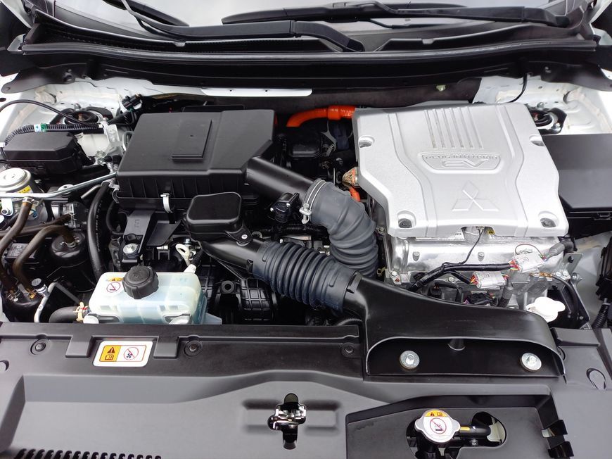 Mitsubishi Eclipse Cross Plug-In Hybrid 4WD Select