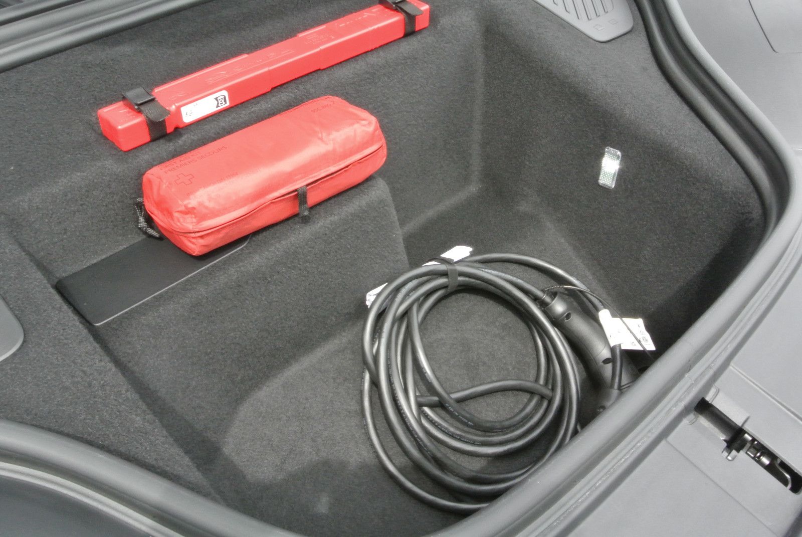 Porsche Macan E - Samsaru's Car Outlet