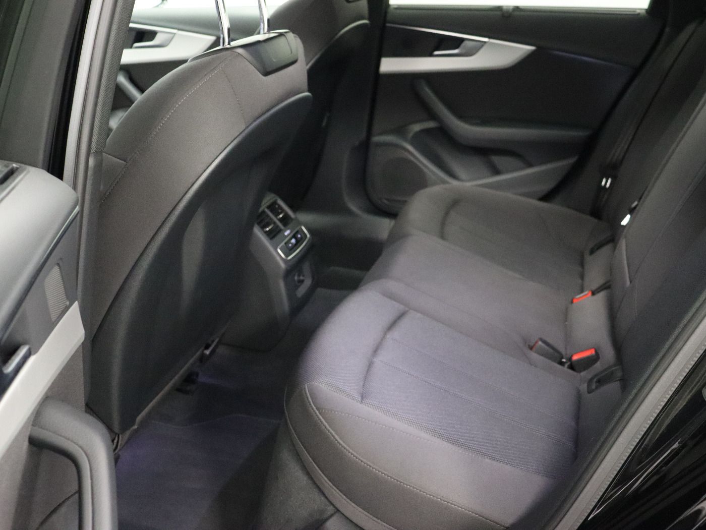 Audi A4 Avant 40 TDI quattro S tronic Advanced - Samsaru's Car Outlet