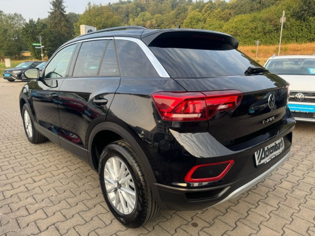 Volkswagen T-Roc Life 1.5 TSI DSG - Samsaru's Car Outlet