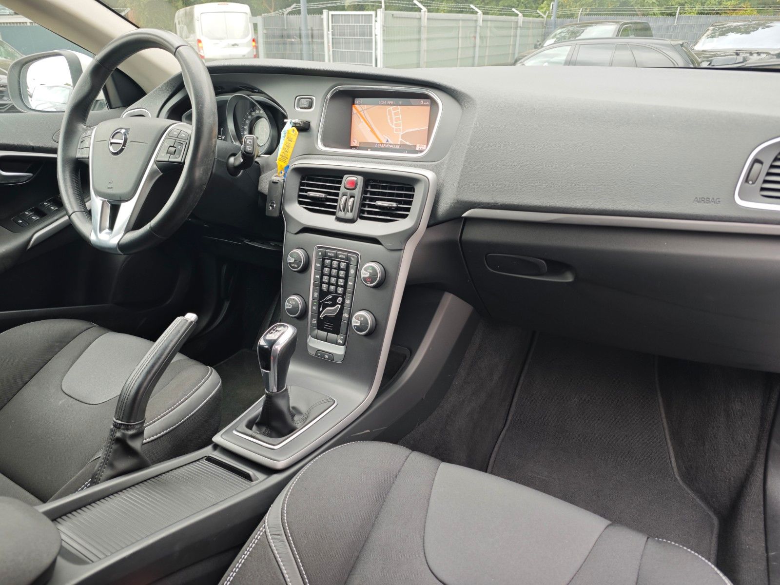 Volvo V40 2.0d MOMENTUM*NAVI*PDC*VOLL-LED*KLIMAAUTO.*