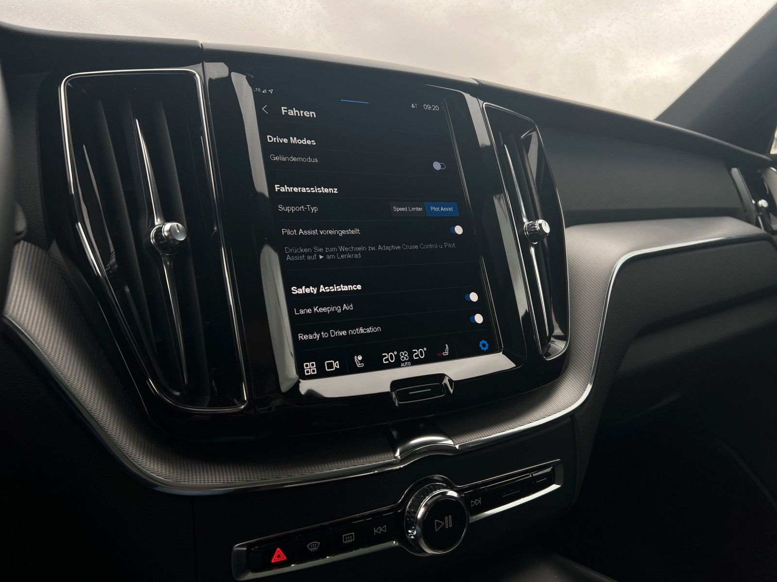 Volvo XC60 B4 D AWD R Design - Samsaru's Car Outlet