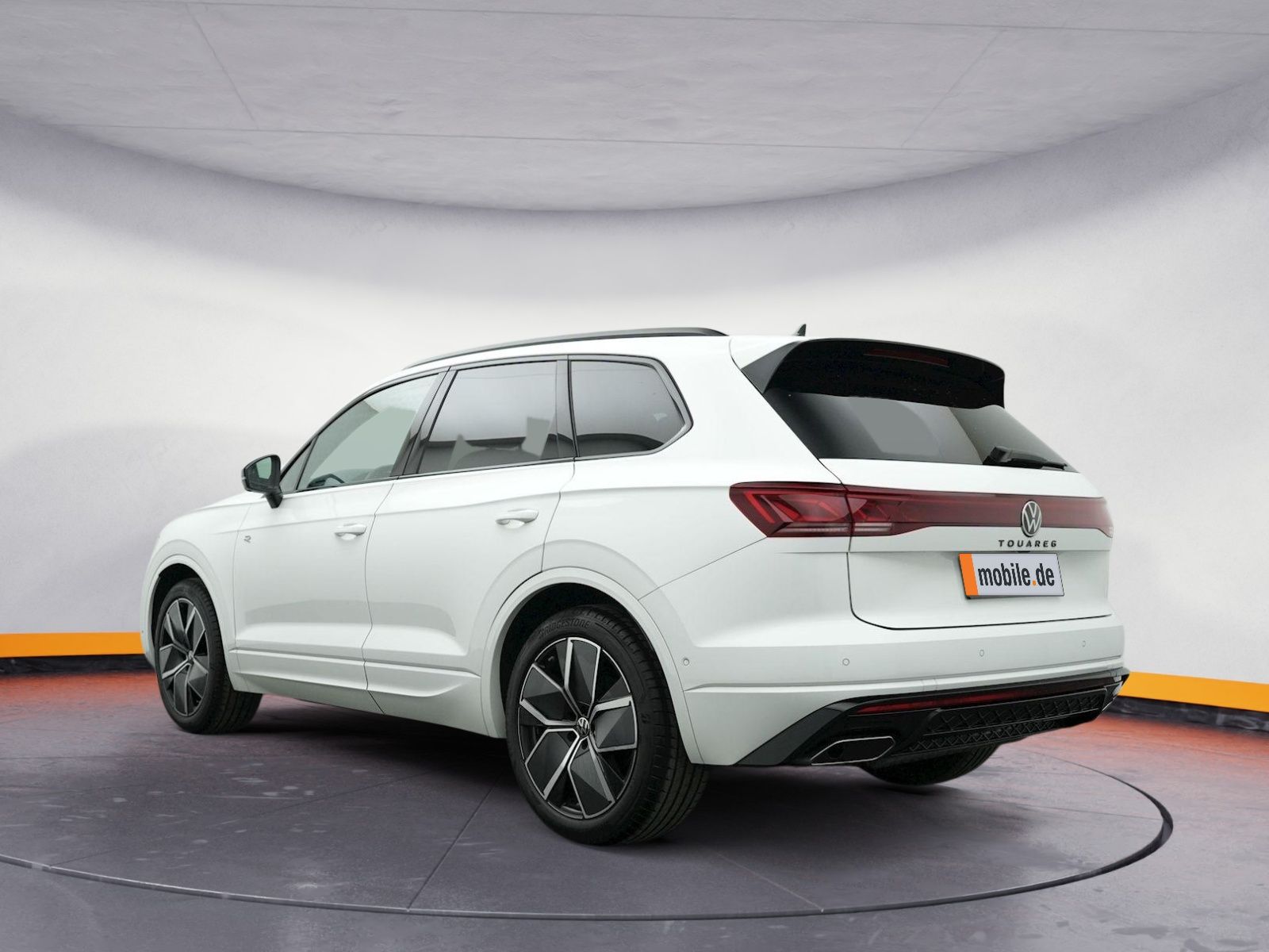 Volkswagen Touareg 3.0 TDI R-Line - Samsaru's Car Outlet