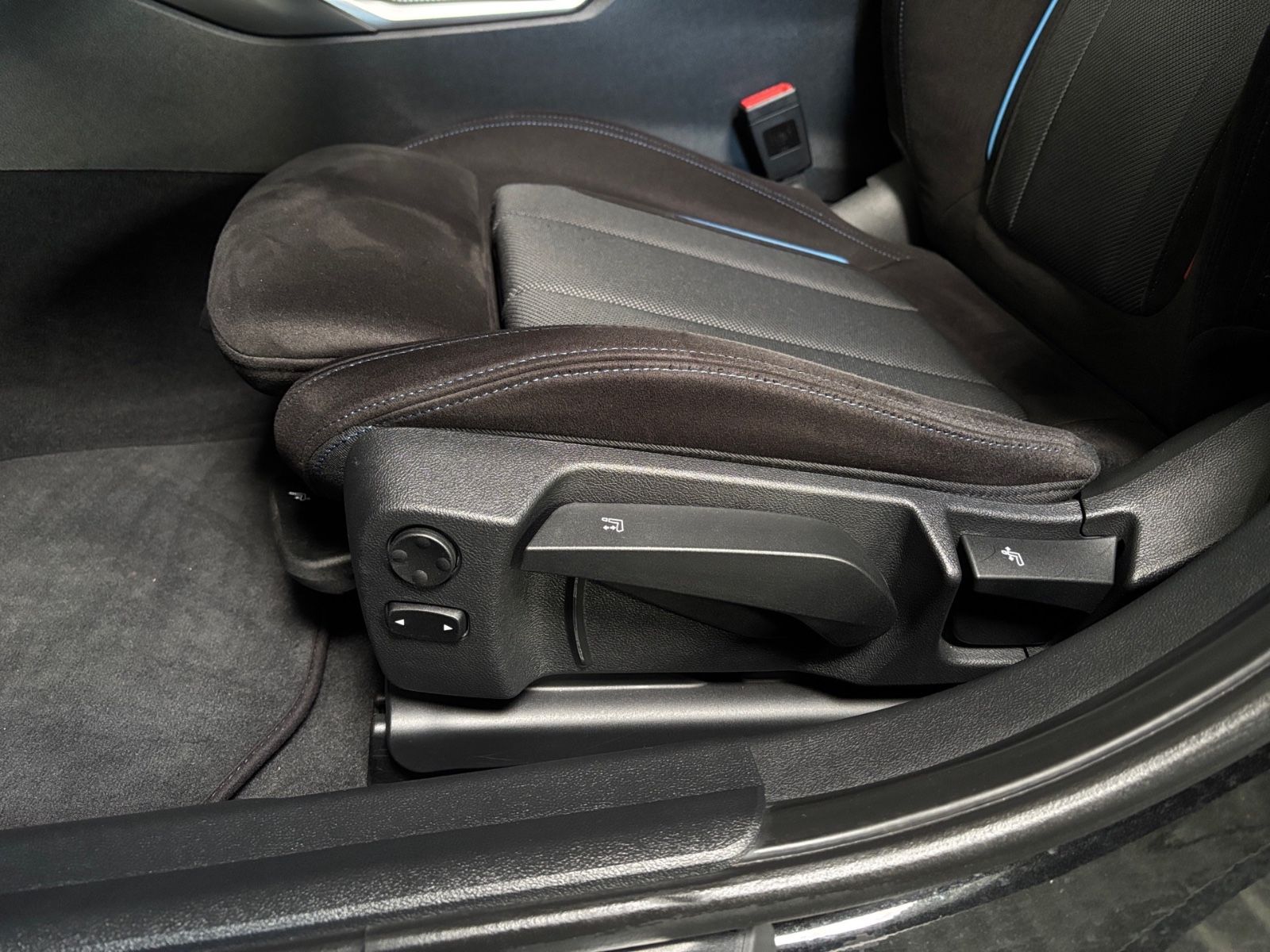 BMW 320i Touring M Sport -AHK/Pano/HeadUp/Innovation