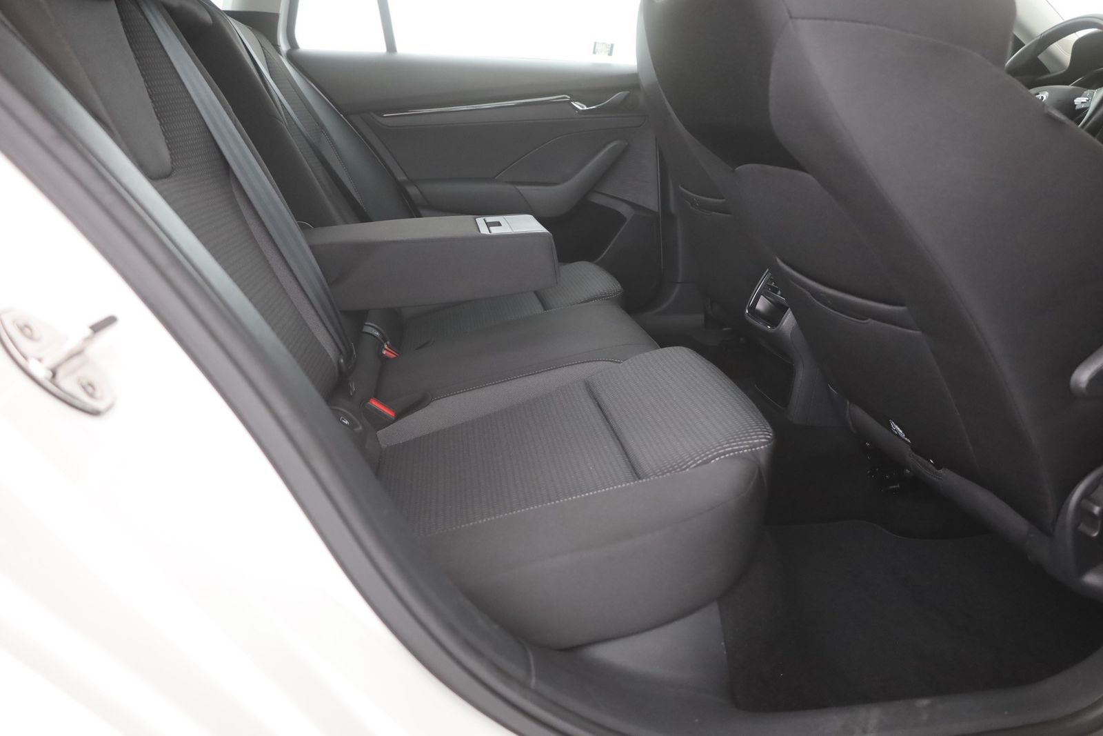 Skoda Octavia Combi 1.4 TSI iV Ambition - Samsaru's Car Outlet