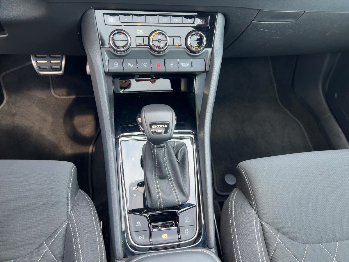 Skoda Karoq Sportline 2.0TDI DSG Standheizung Panorama