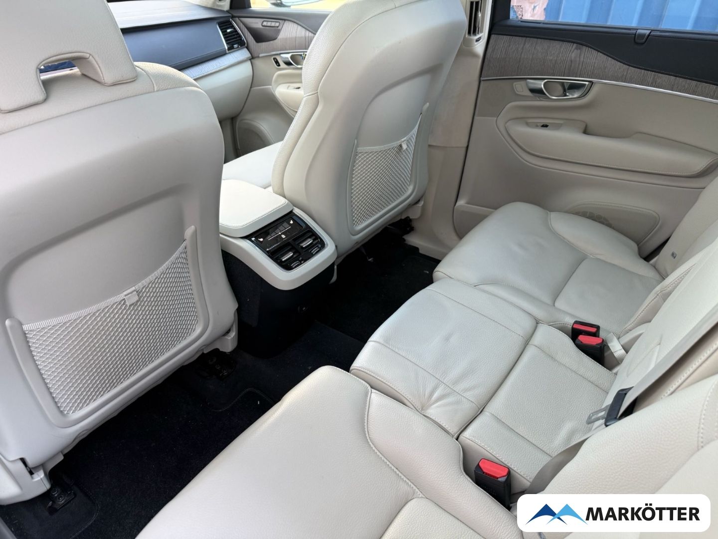 Volvo XC90 B5 AWD Ultimate Dark 7-Sitz. AHK/ACC/360°