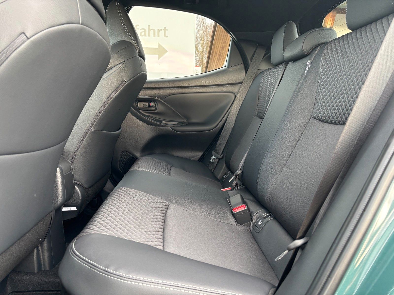 Toyota Yaris Hybrid Style Plus *Safety-Paket*