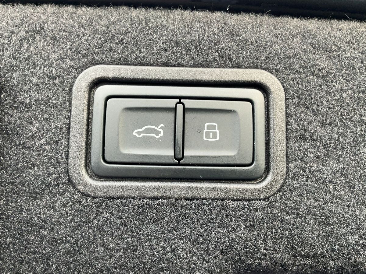 Audi A8 L 50 TDI QU - Samsaru's Car Outlet