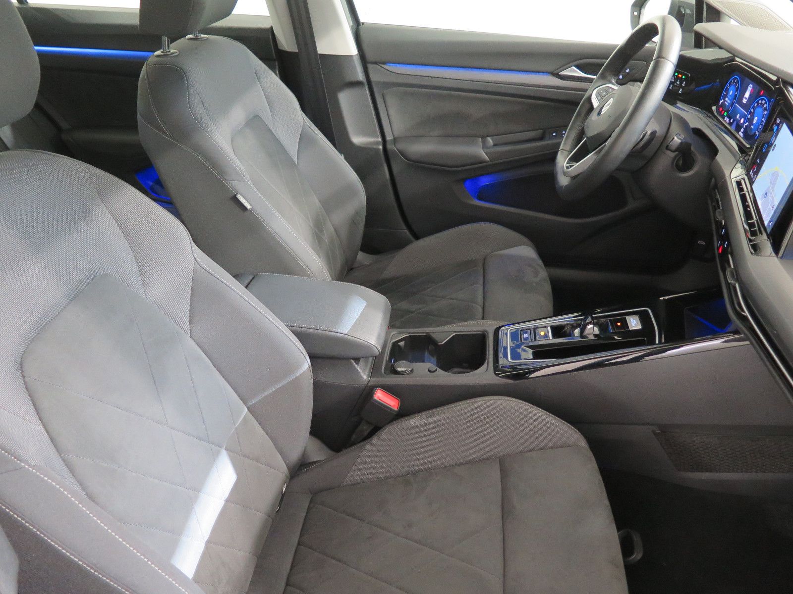 Volkswagen Golf VIII Variant Style, LED,App,Navi,Sportsitze