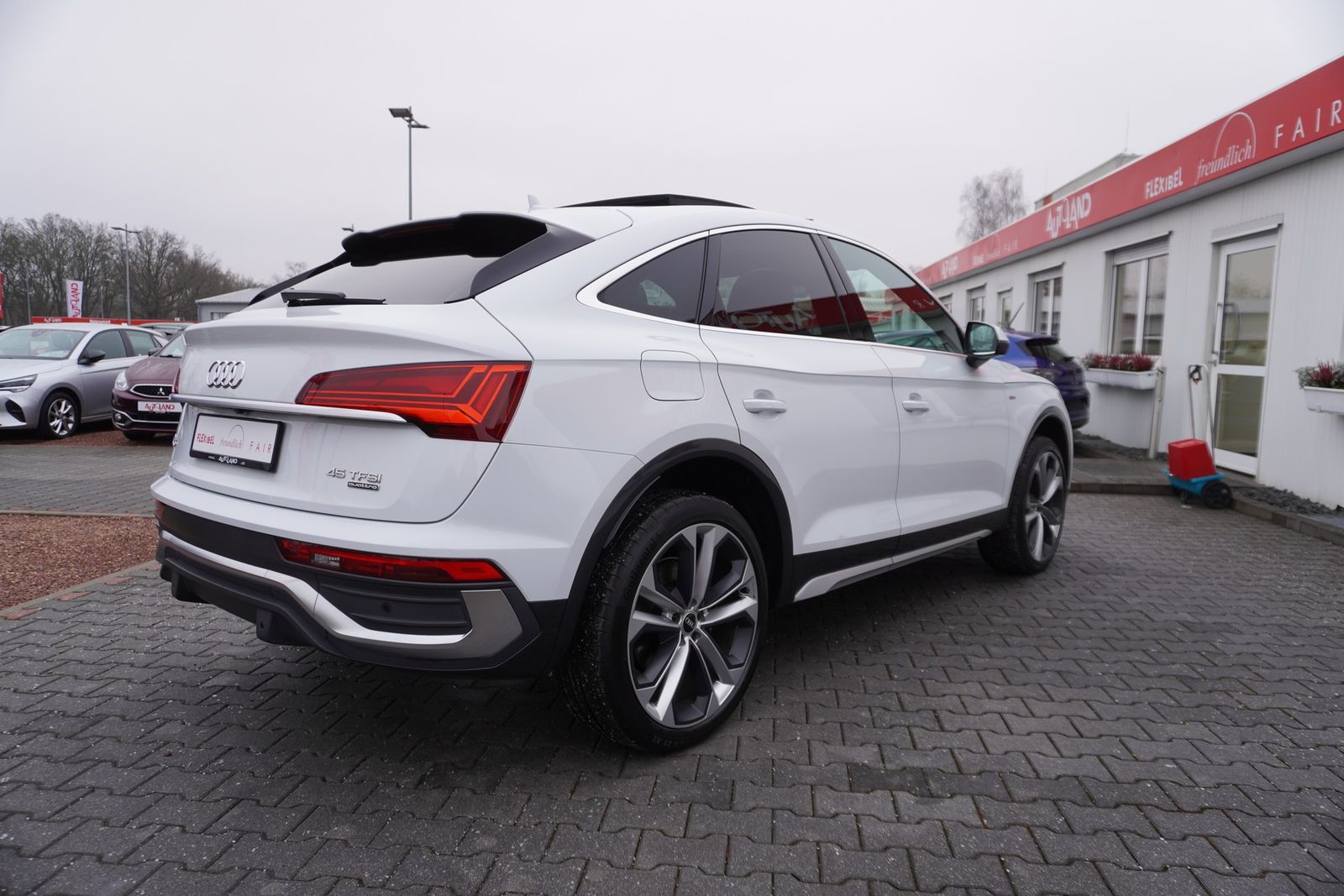 Audi Q5 Sportback S-Line 45 TFSI quattro s-tronic - Samsaru's Car Outlet
