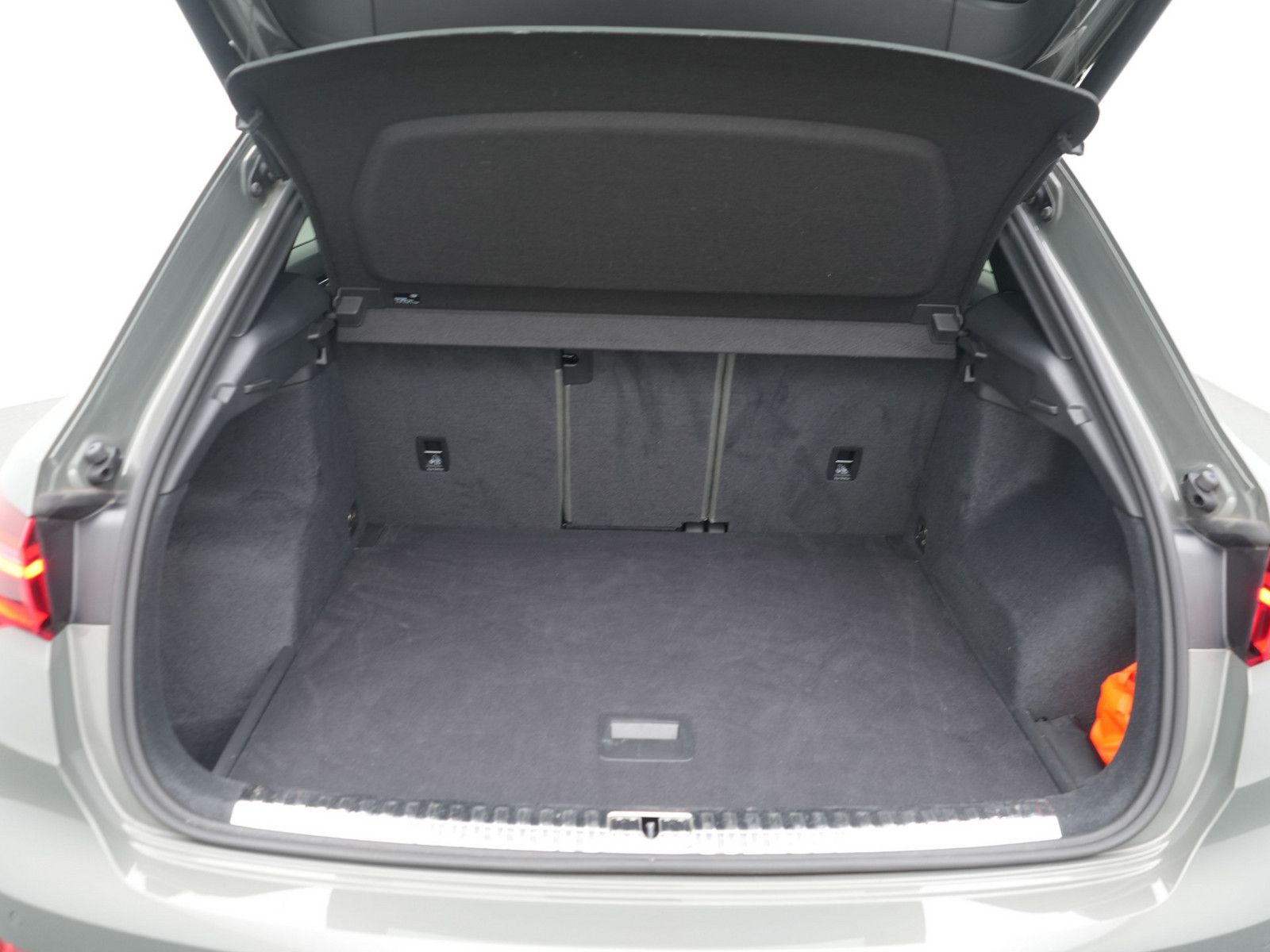 Audi Q3 quattro S line - Samsaru's Car Outlet
