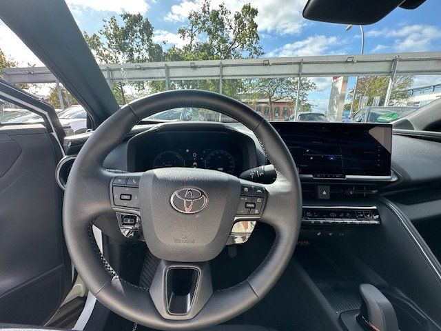 Toyota C-HR 2,0l Plug-In Hybrid 4x2 Black&White