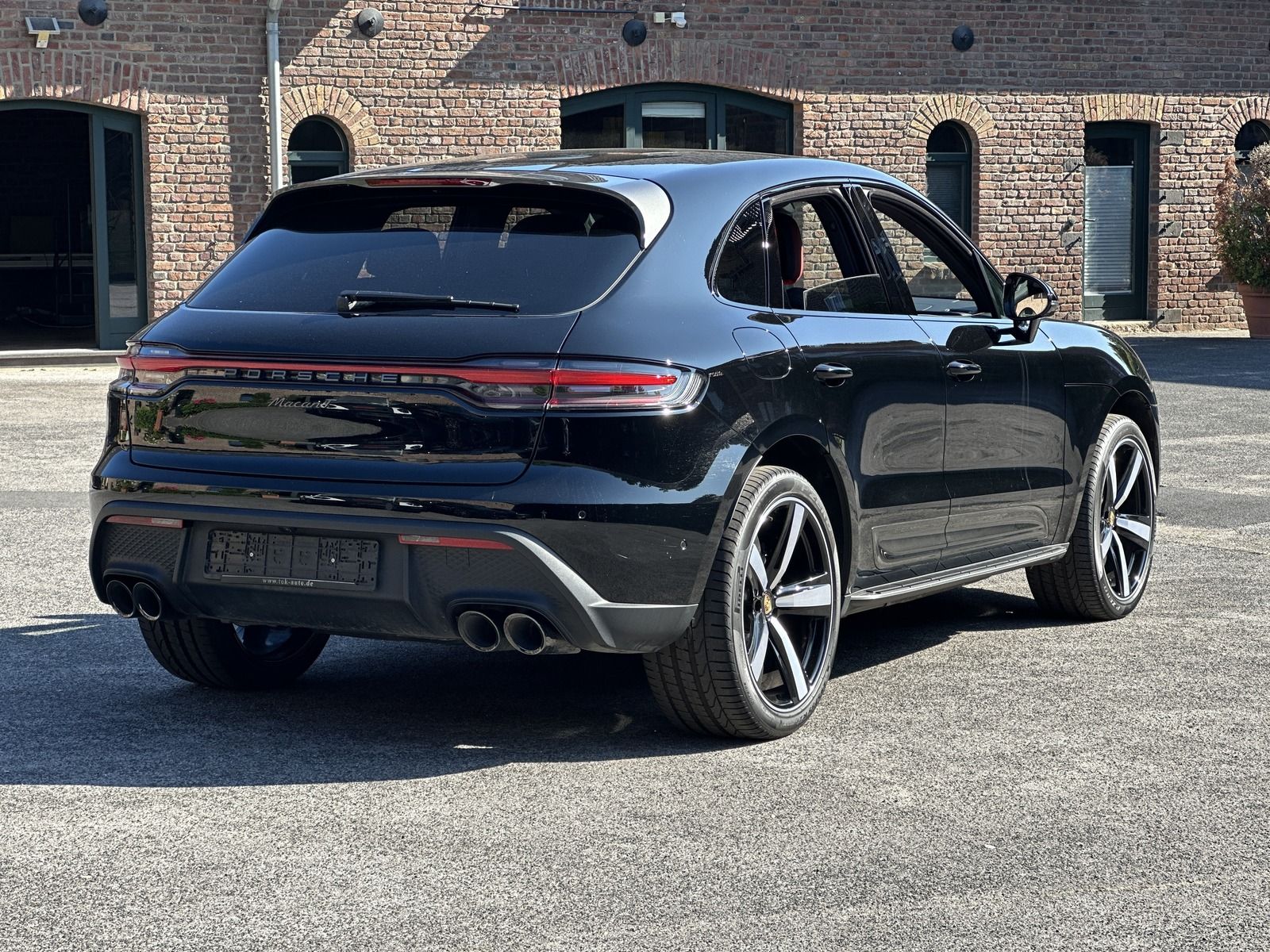 Porsche Macan T SPORTABGAS*21 EXCLUSIVE - Samsaru's Car Outlet