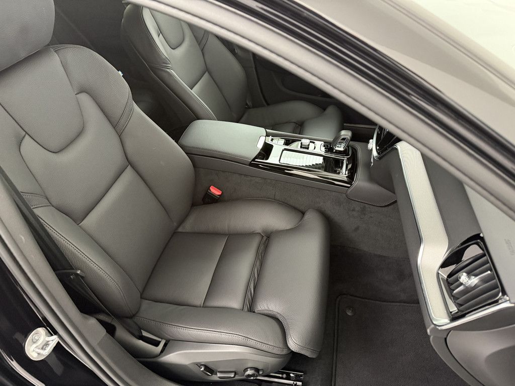 Volvo V60 T6 Plus Dark Recharge Plug-In Hybrid AWD LED