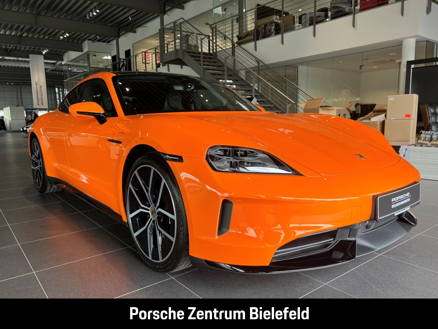 Porsche Taycan GTS Pastellorange Soft-Close SurroundView