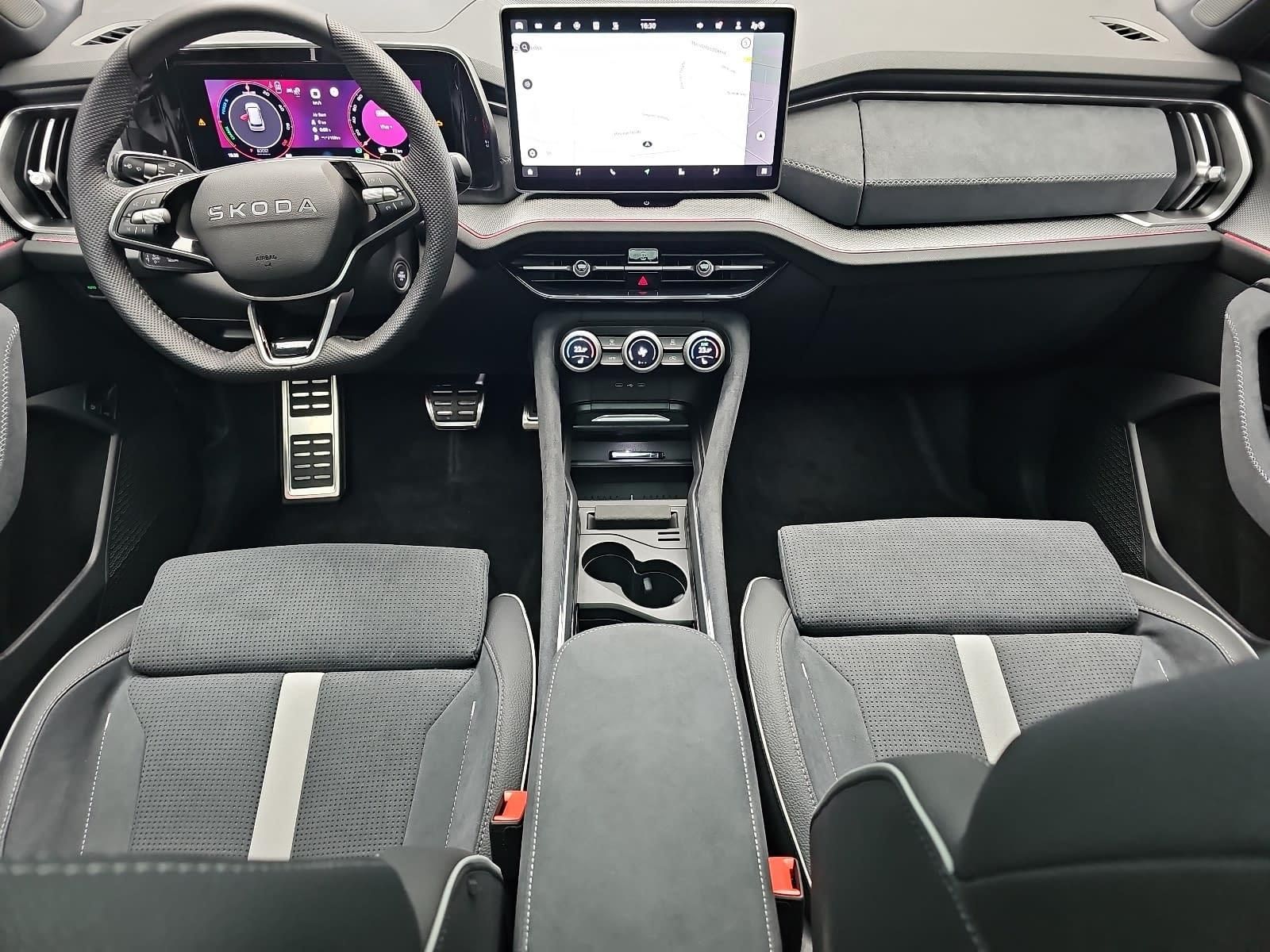 Skoda 1.5 TSI DSG IV PHEV SPORTLINE AHK PANO LM