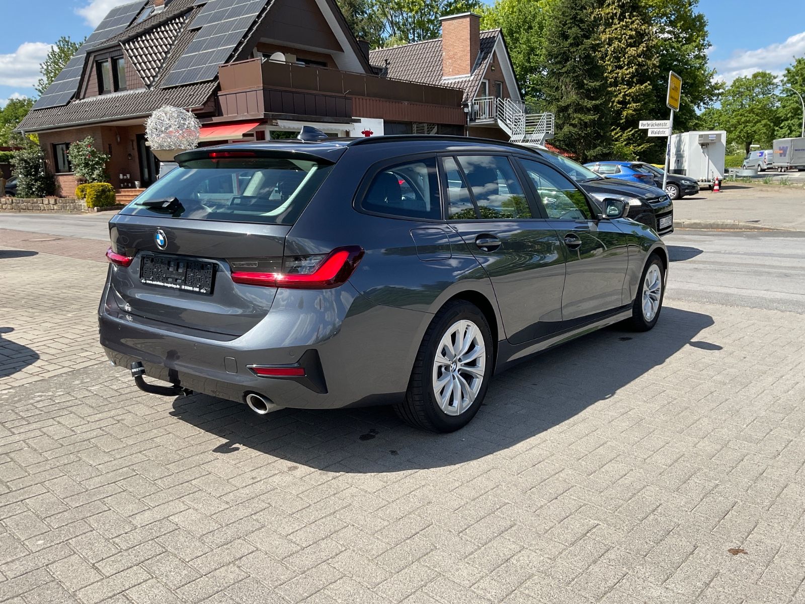 BMW 320d xDrive Touring - Samsaru's Car Outlet