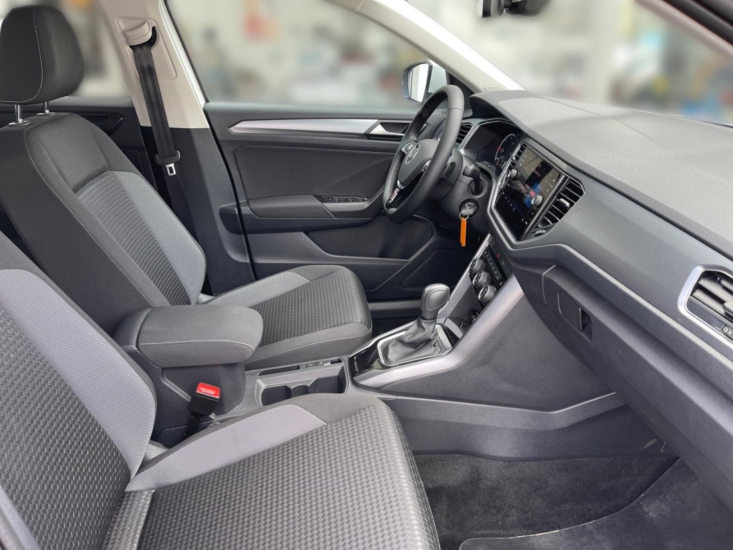 Volkswagen T-Roc Active 2.0 TDI DSG - Samsaru's Car Outlet